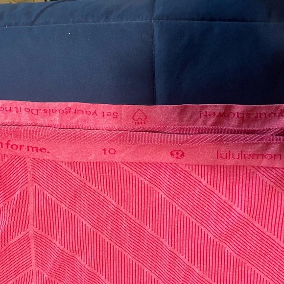 Lululemon Tank Top Womens 10 Punch Valentine Swiftly Tech Racerback Scoop Neck - Picture 3 of 7